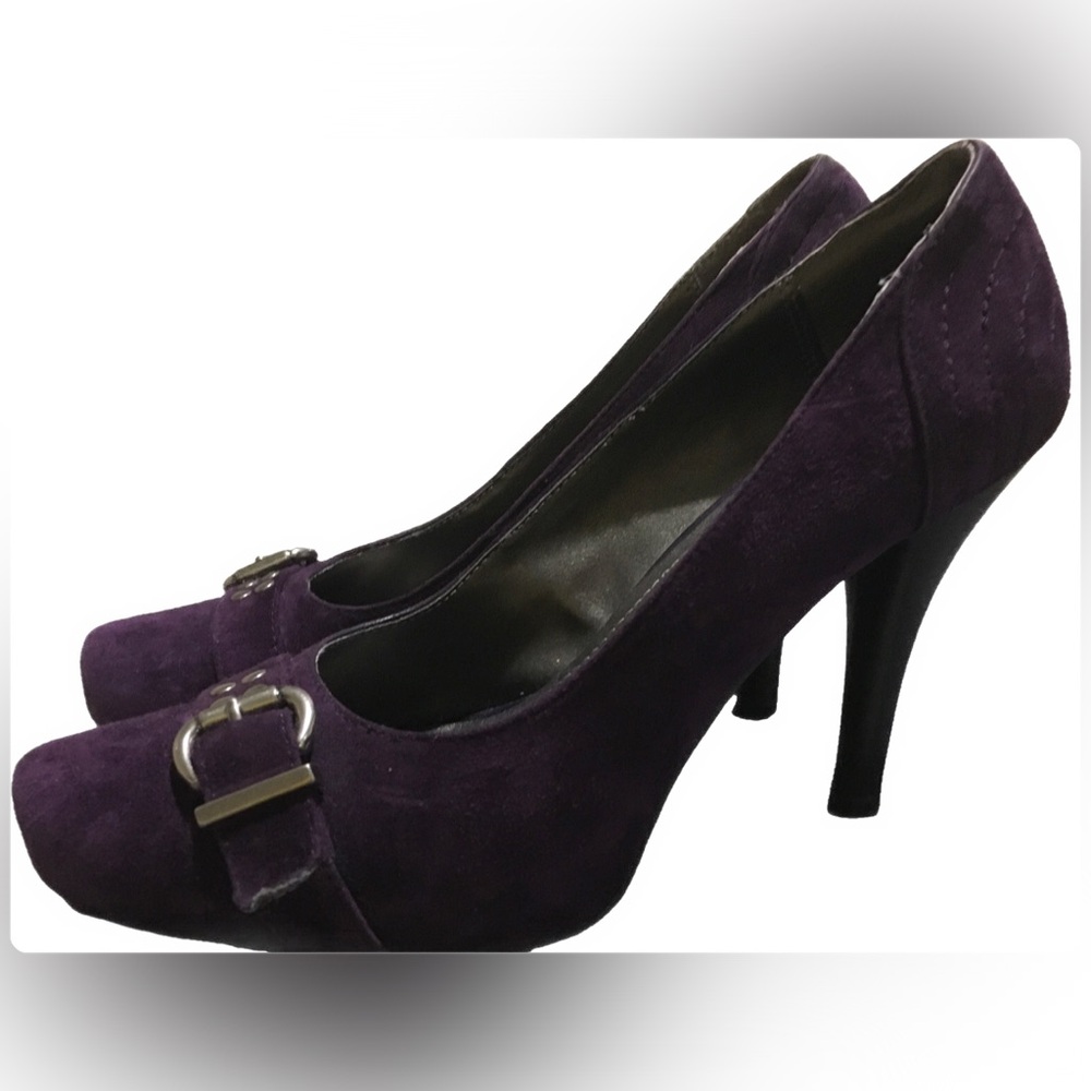 KENNETH COLE REACTION PLATFORM SUADE HEEL WITH ACCENT BUCKLE/ STUDS TURN… - Picture 2 of 9